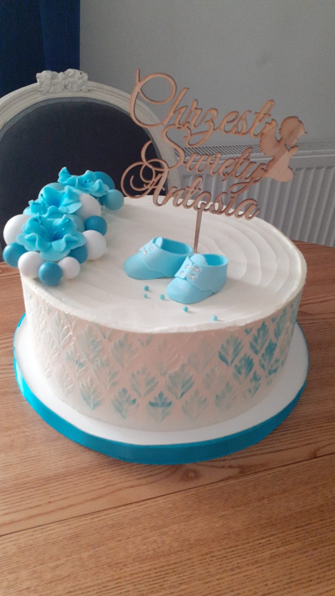 Tort na Chrzest Święty Antosia — niebieski z buciczkami — Cieszyn