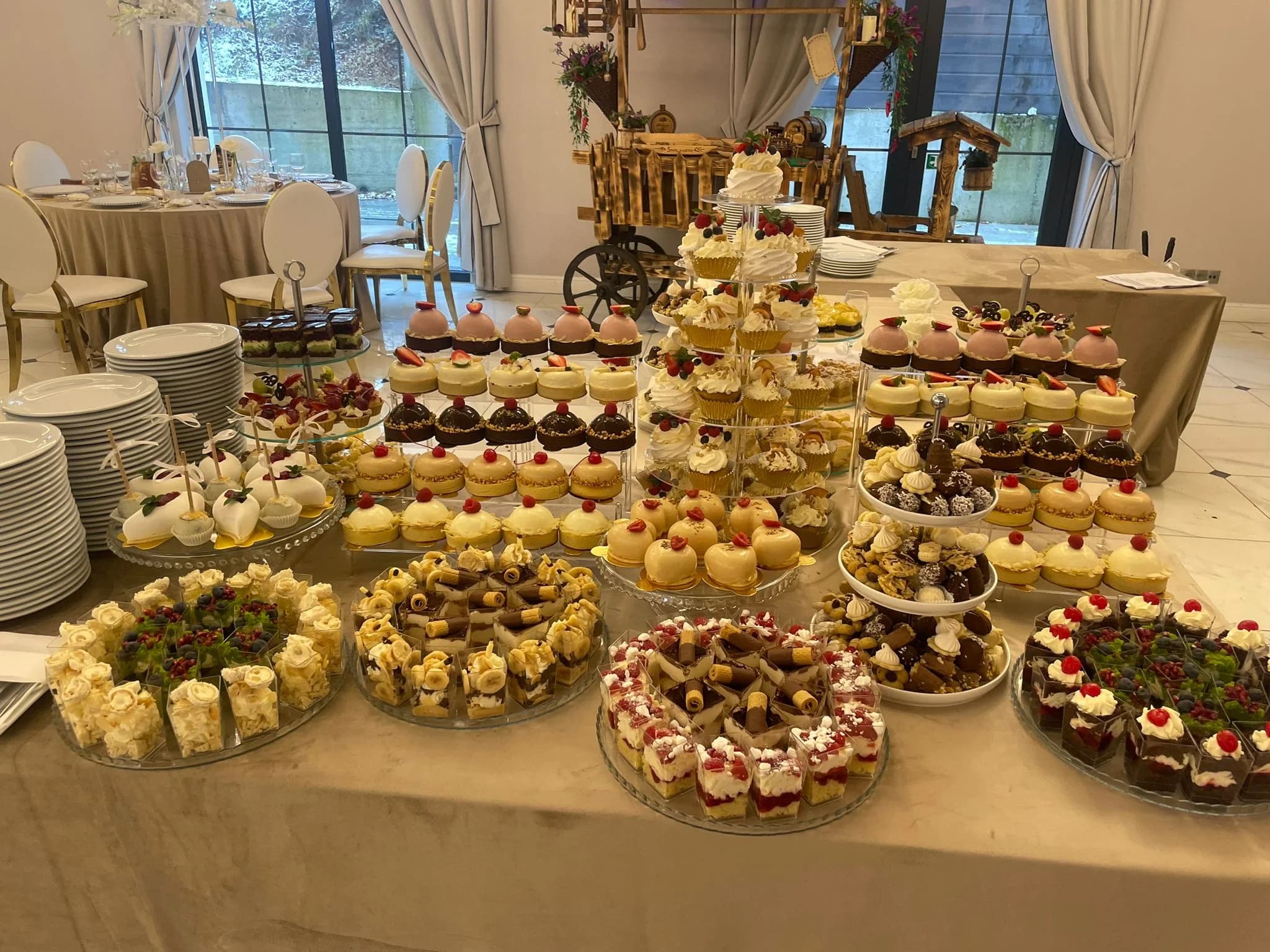 Słodki stół weselny na zamówienie Cieszyn — Cake Time