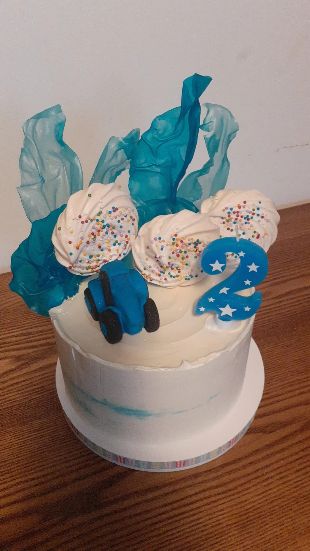 Tort urodzinowy 2 latka dla chłopca z autkiem — Cieszyn