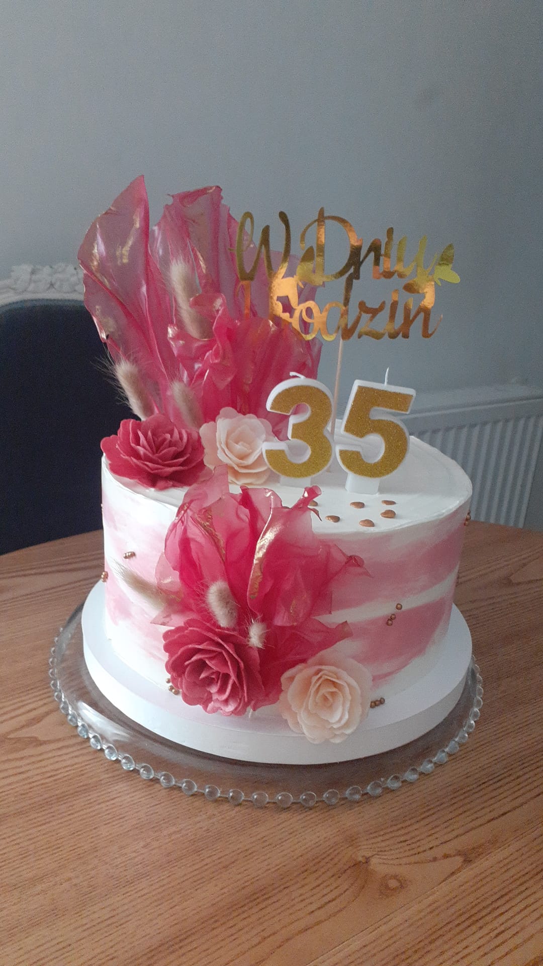 Tort urodzinowy na 35 lat boho z różami i piórkami — Cieszyn