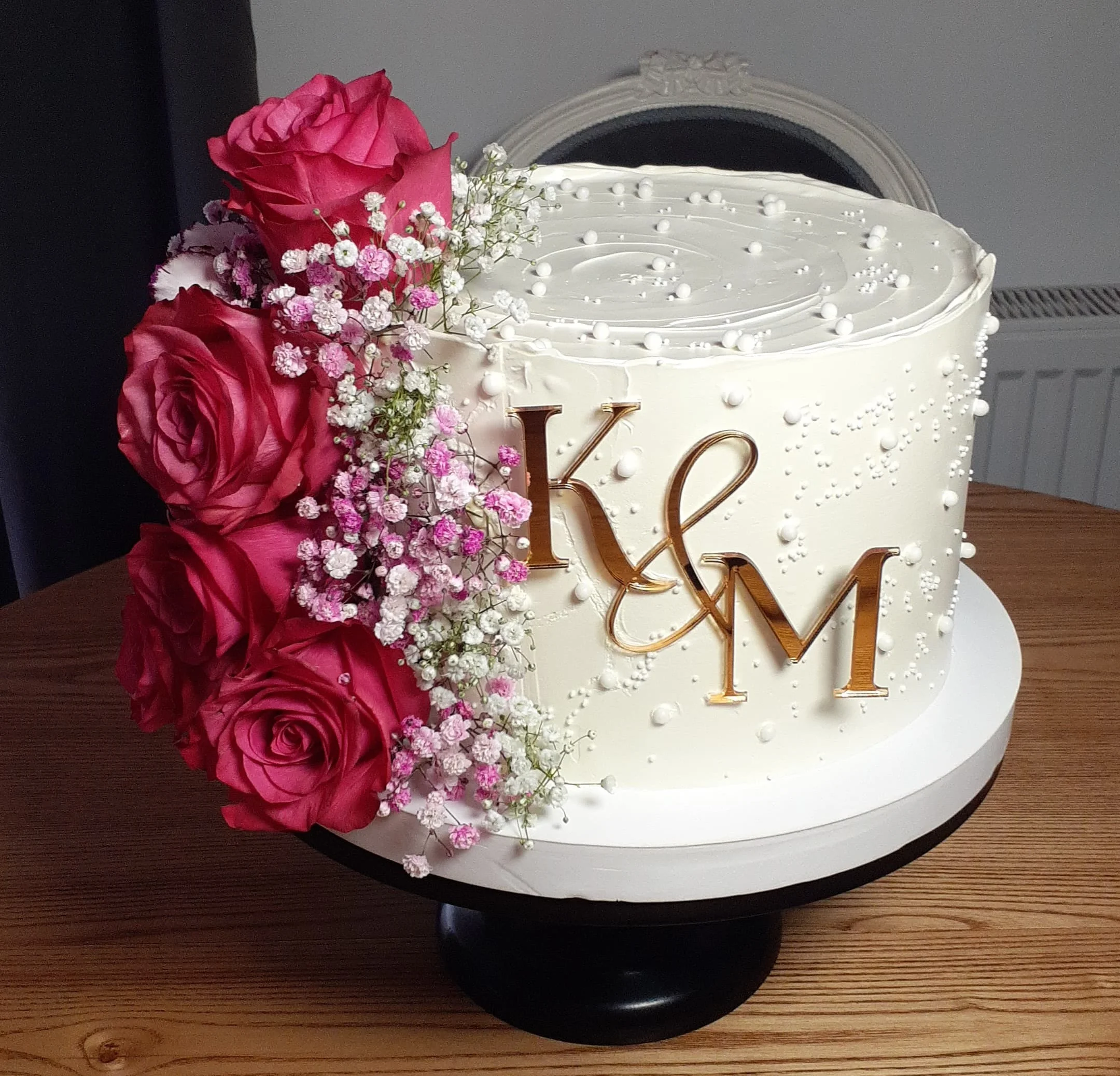 Tort urodzinowy Cieszyn z motywem róż artystycznych — Cake Time