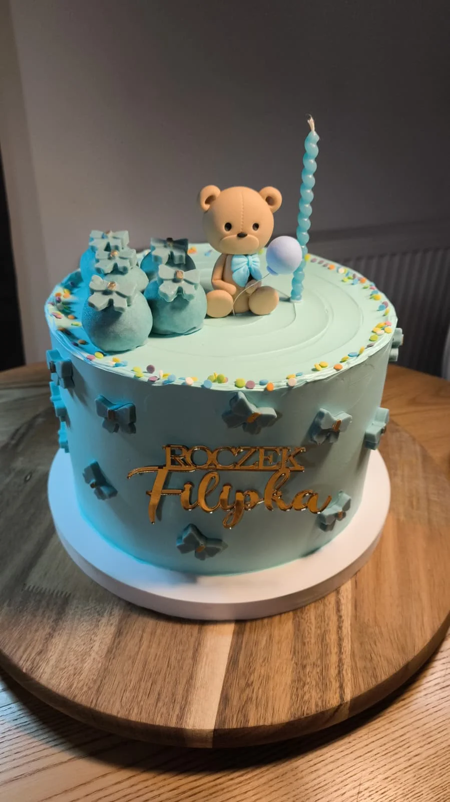 Tort na roczek Filipka niebieski z misiem — Cake Time Cieszyn